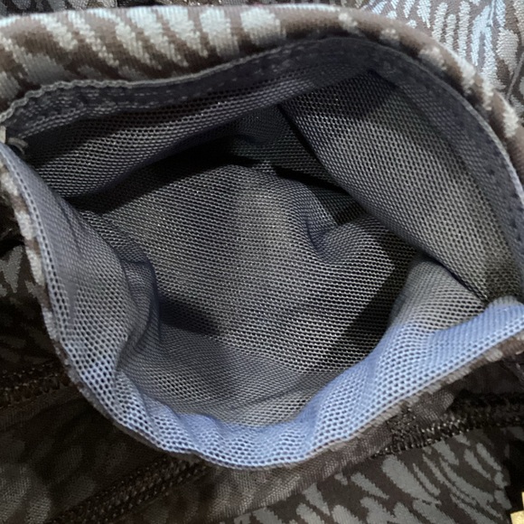 Athleta Ultimate Stash II Textured 7” Shorts Athletic Biker Medium - Picture 5 of 11